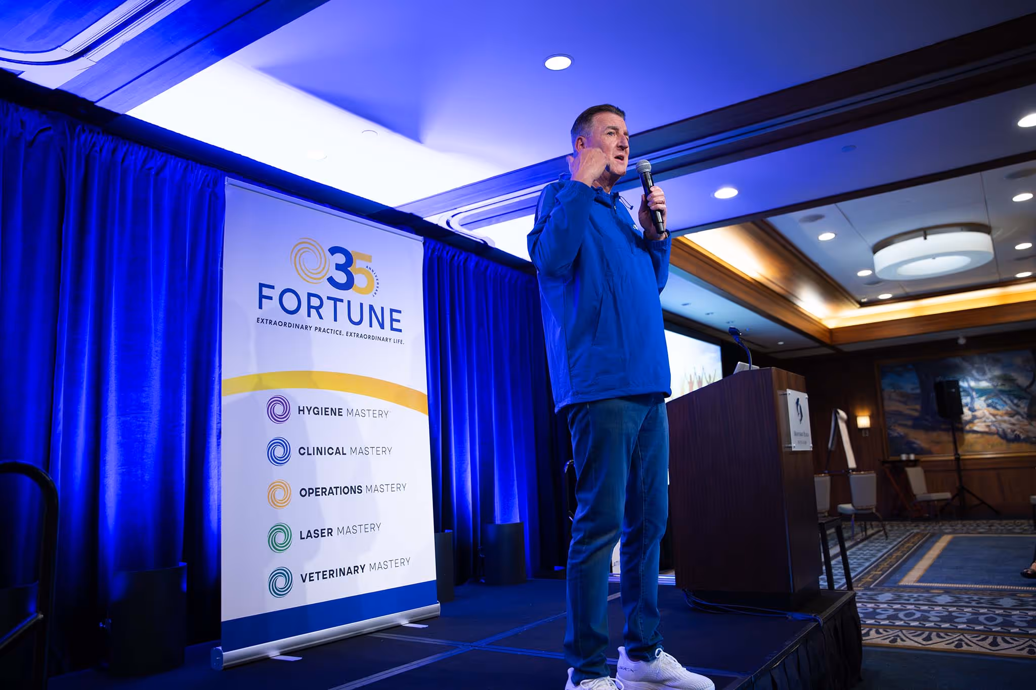 Attendees networking between Fortune50 sessions